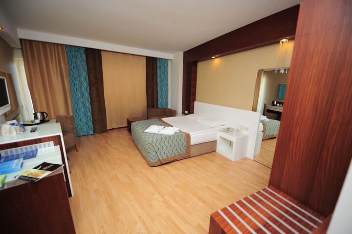 Room 9 of 120