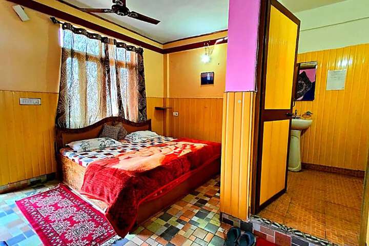 Room 9 of 26