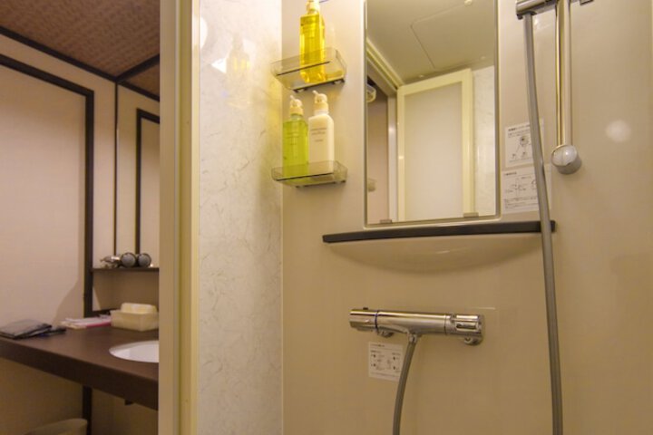 Room 4 of 17