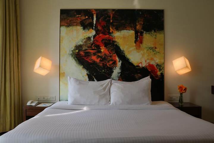 Room 18 of 136