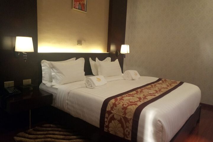 Room 12 of 34