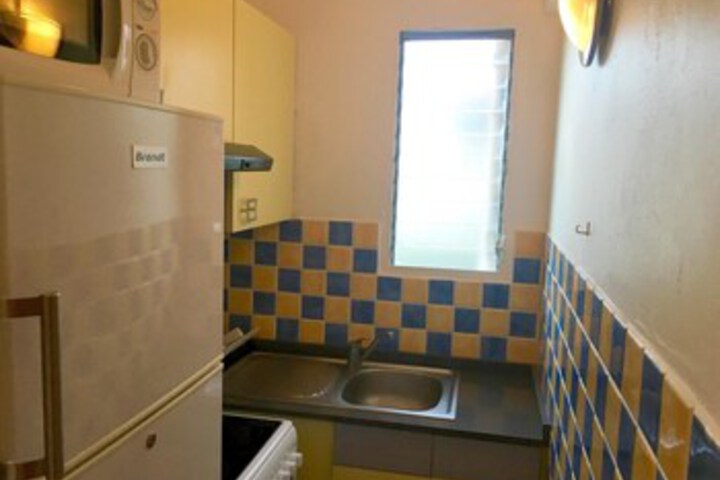 Room 6 of 12