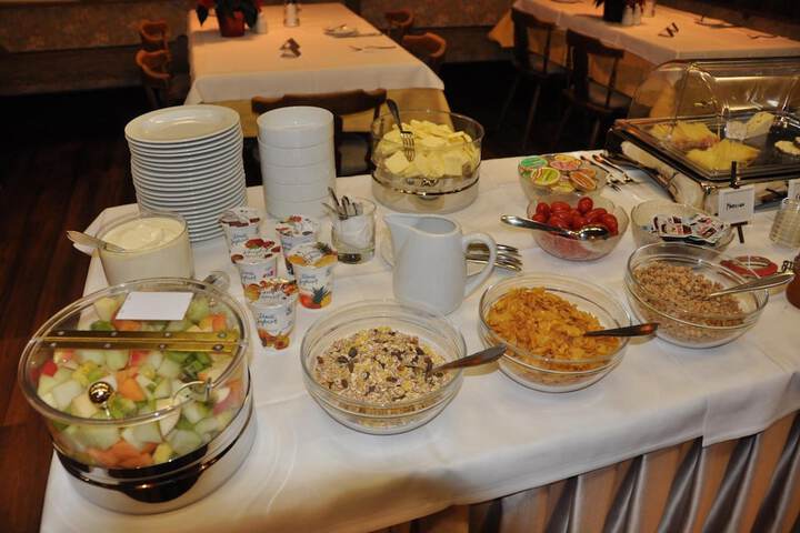 Dining 45 of 65