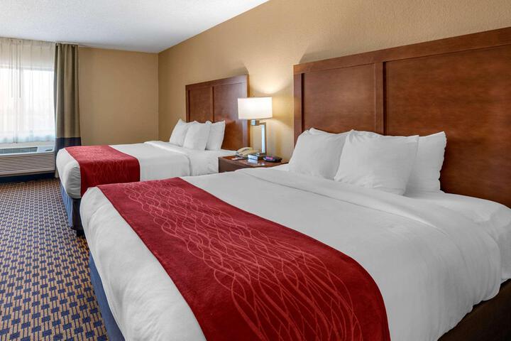 2 Queen Beds (1 of 6)
