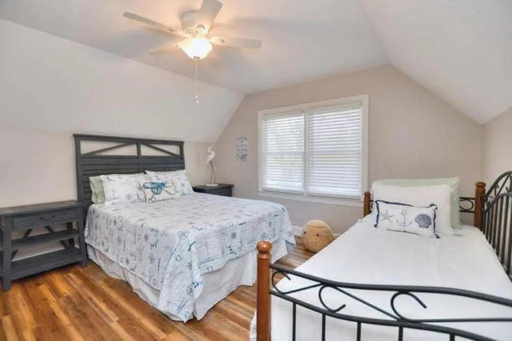 Room 5 of 18