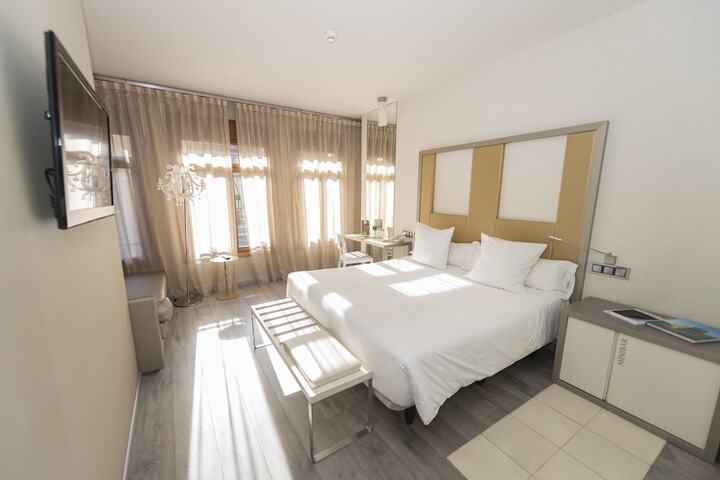 Room 3 of 71