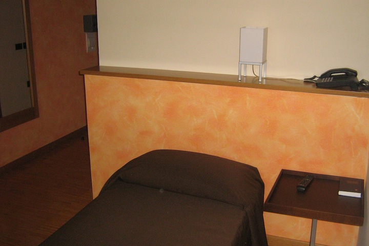 Room 14 of 83