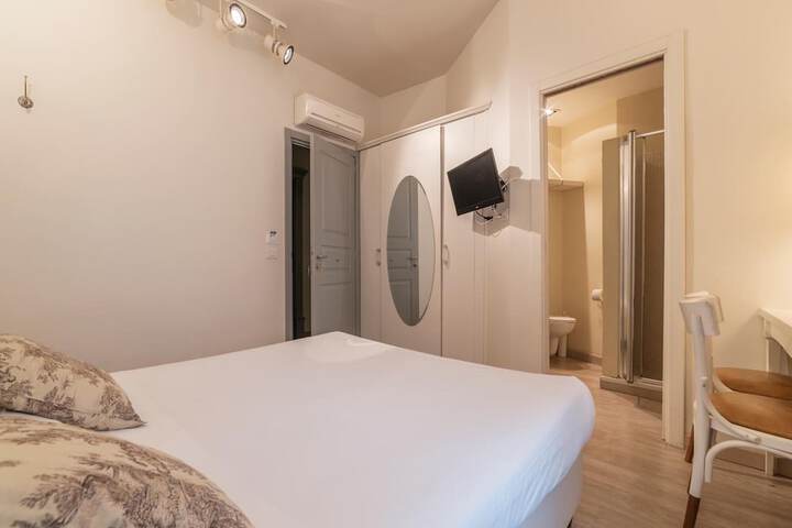Room 10 of 41