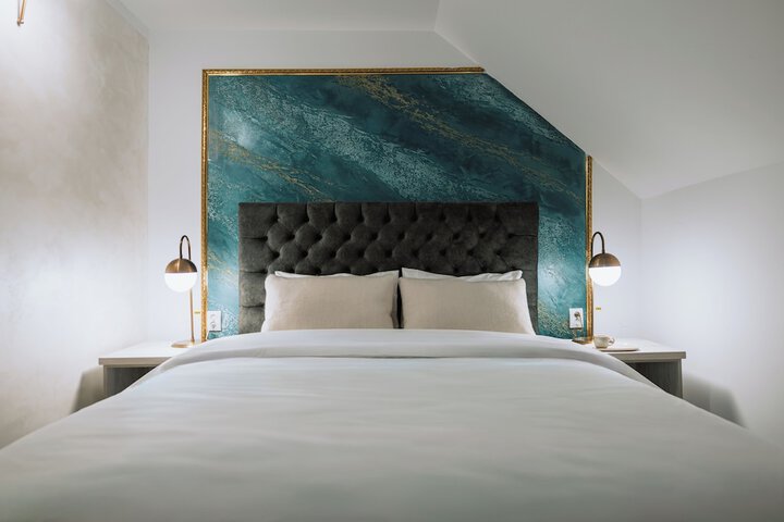 Room 4 of 42