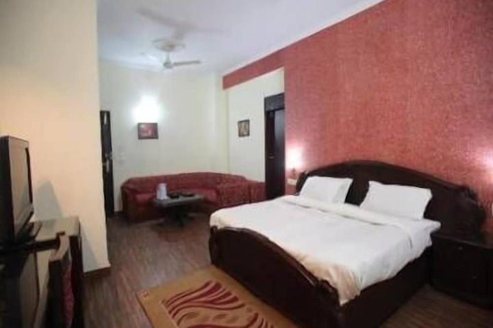 Room 7 of 28