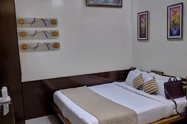 Room 7 of 17