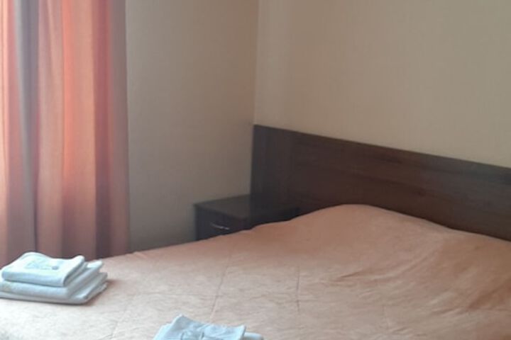 Room 4 of 43