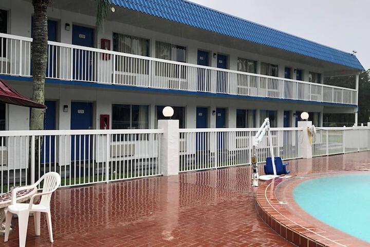 Pool 21 of 29