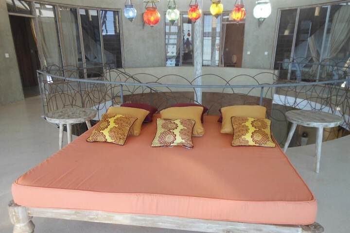 Room 4 of 7