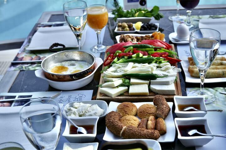 Dining 62 of 88