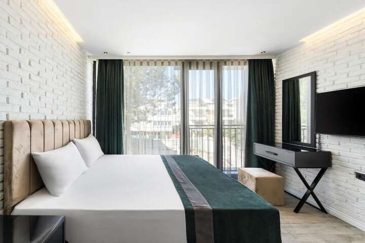Room 13 of 25