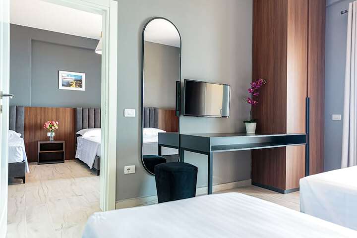 Room 32 of 111