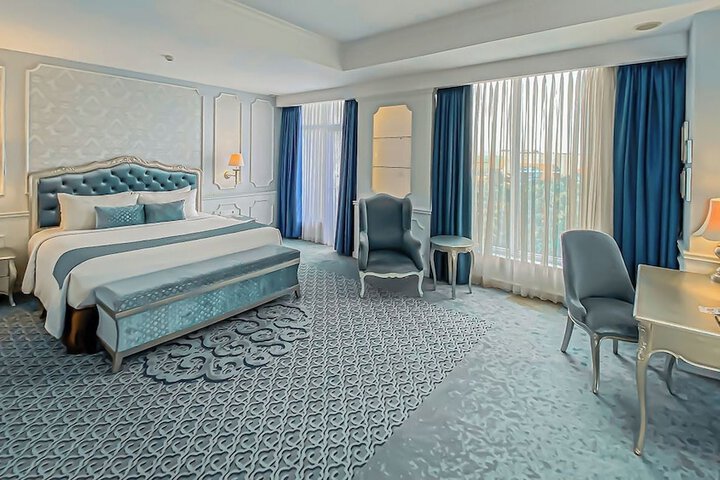 Room 10 of 33