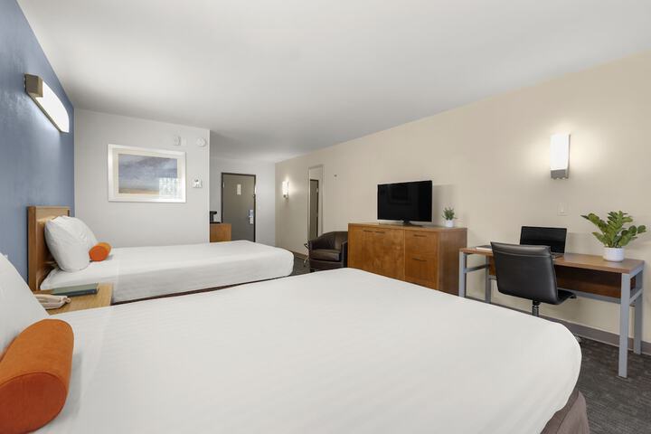 2 Queen Beds (6 of 7)