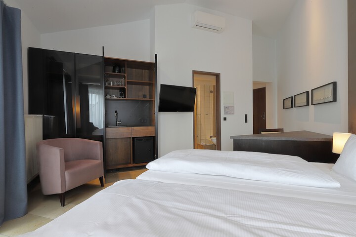 Room 14 of 28