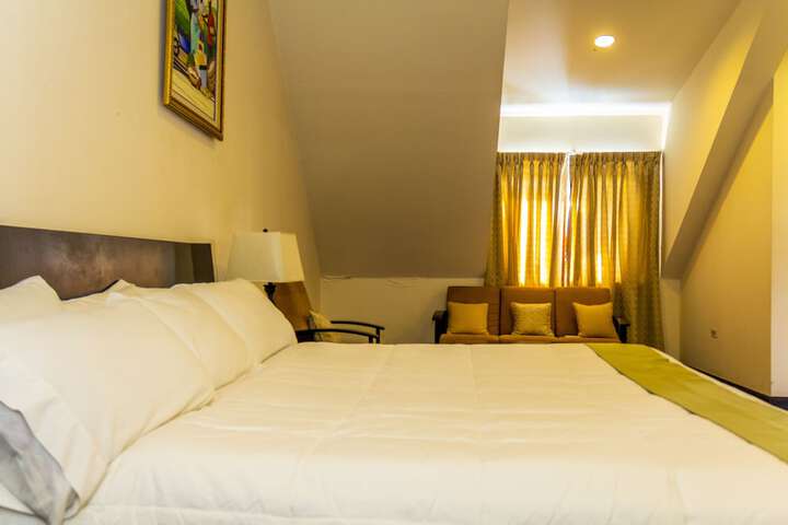 Room 18 of 37