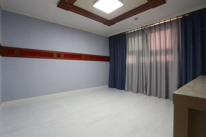 Room 19 of 32