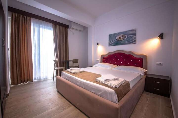 Room 9 of 163