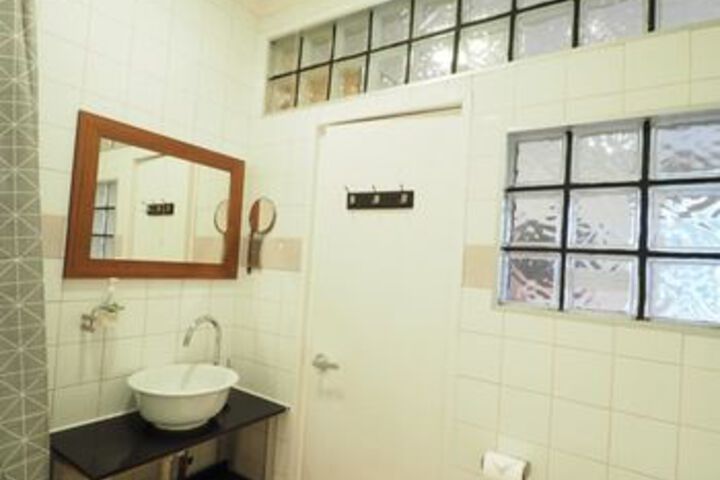 Room 2 of 96