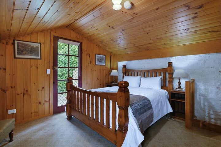 Room 10 of 33