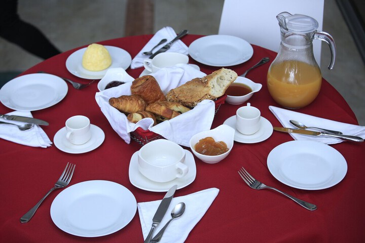 Breakfast/Coffee Service 24 of 61