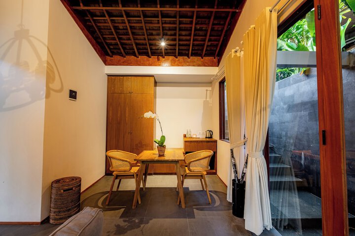 Room 53 of 162