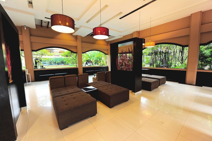 Entrance & Lobby