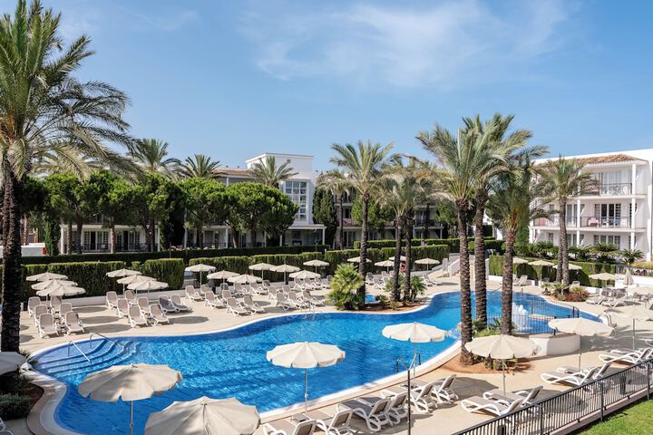 Hotel with Pool