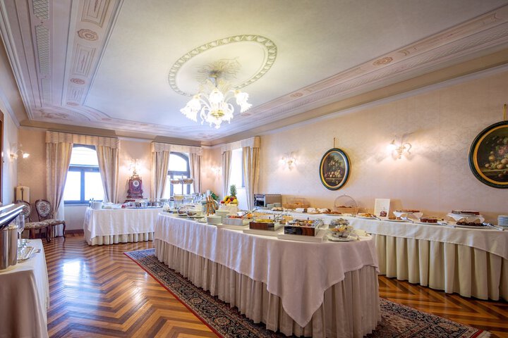 Dining 97 of 111