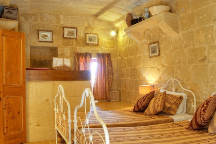 Room 8 of 31