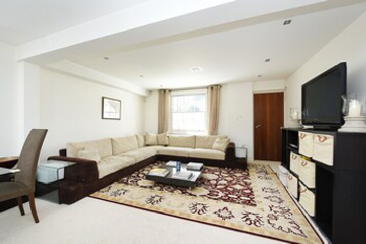 Stylish 2BR Home in Notting Hill