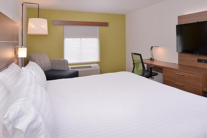 1 King Bed (3 of 13)