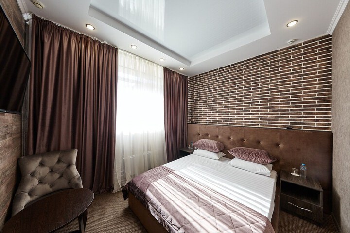 Room 9 of 33