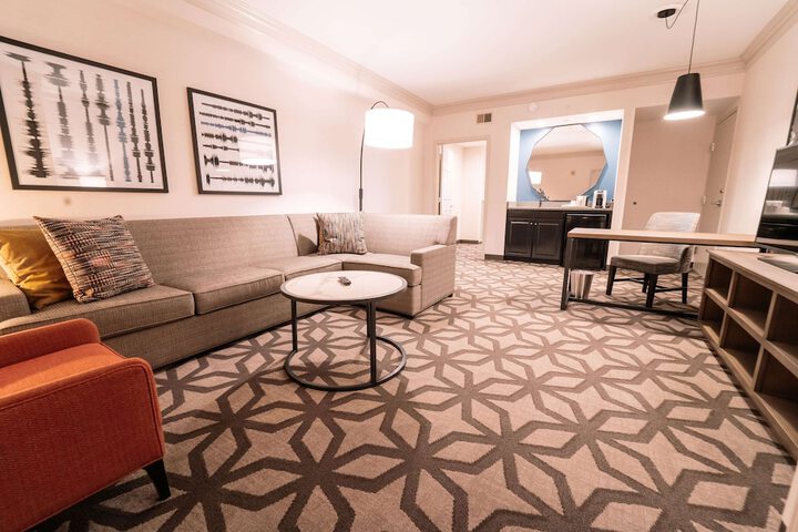 Executive Suite King Bed Accessible (7 of 22)