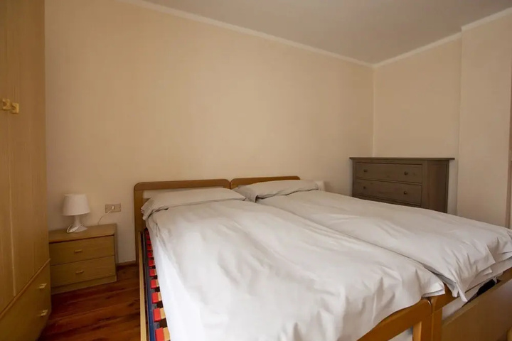 Room 3 of 10