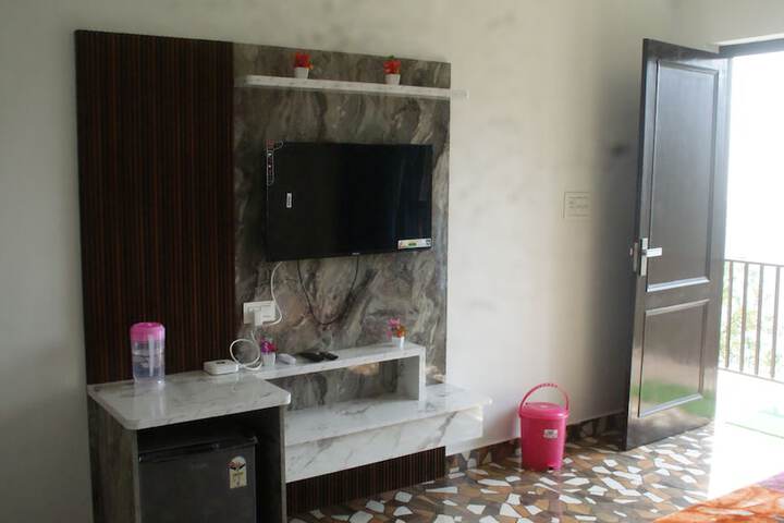 Room 4 of 17