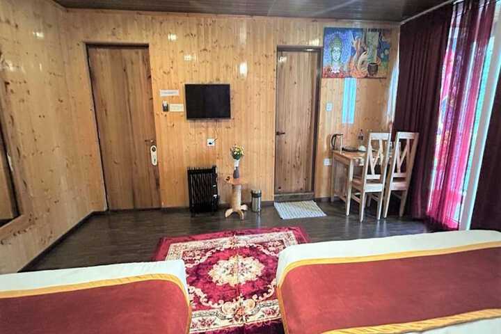Room 53 of 251