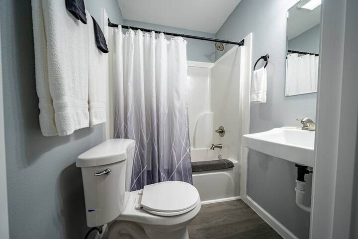 Room 4 of 6