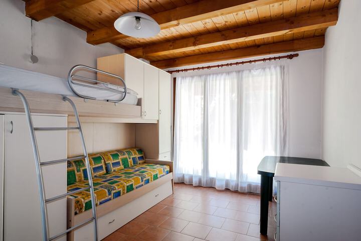 Room 8 of 24
