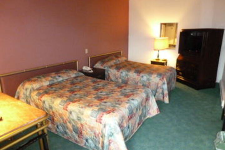 Room 6 of 18
