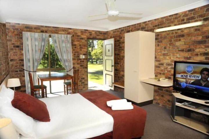 Room 12 of 26