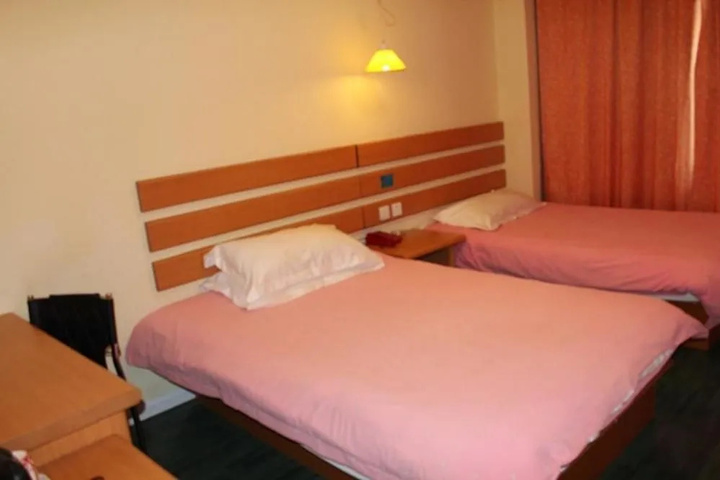 Room 4 of 7