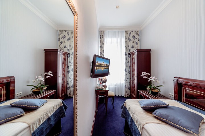 Room 15 of 172