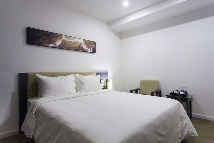 Room 27 of 70
