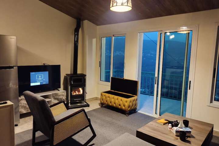 Room 4 of 10